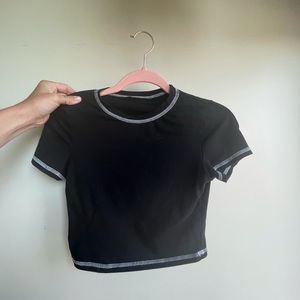 Simple BLK crop top